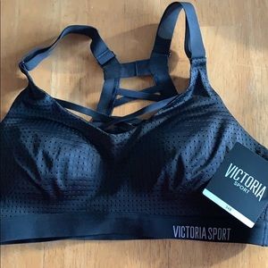 NWT Victoria’s Secret Sports Bra Medium/34B
